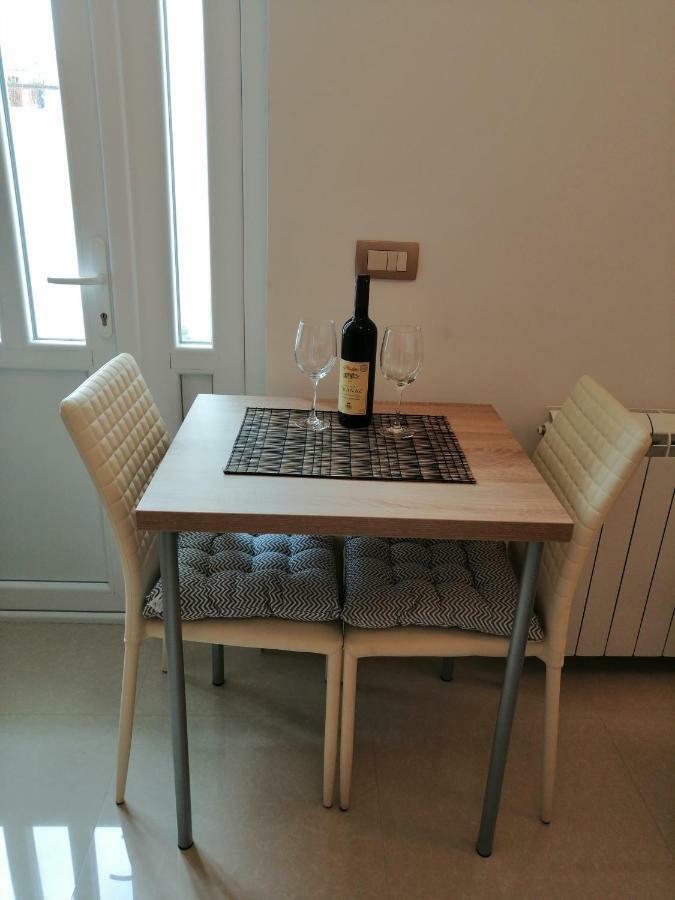 Studio Apartman Irena 2 Bijela Kültér fotó