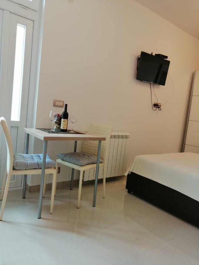 Studio Apartman Irena 2 Bijela Kültér fotó