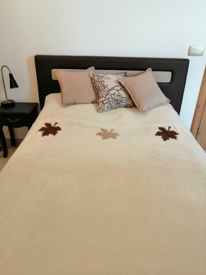 Studio Apartman Irena 2 Bijela Kültér fotó